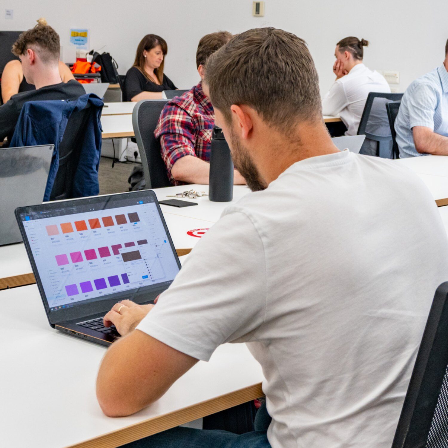 Bild von Austin Waddecar im Büro