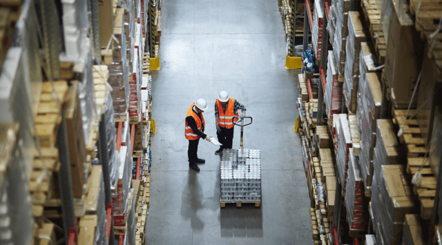 Mitarbeiter im Lager