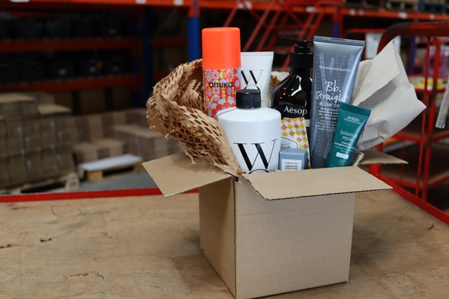 Paket mit Beauty-Produkten