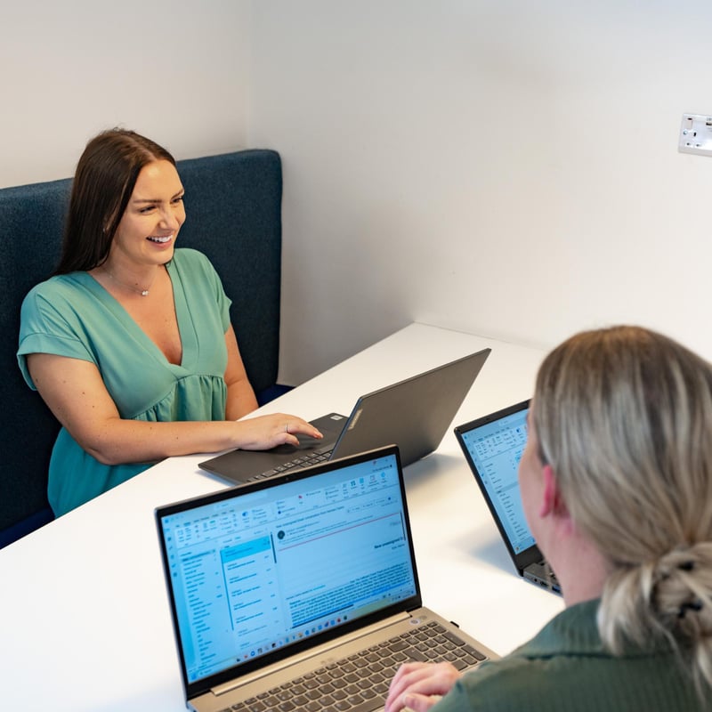 fulfilmentcrowd-colleagues-collaborating