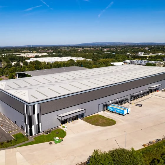 Luftaufnahme eines Lagerhauses